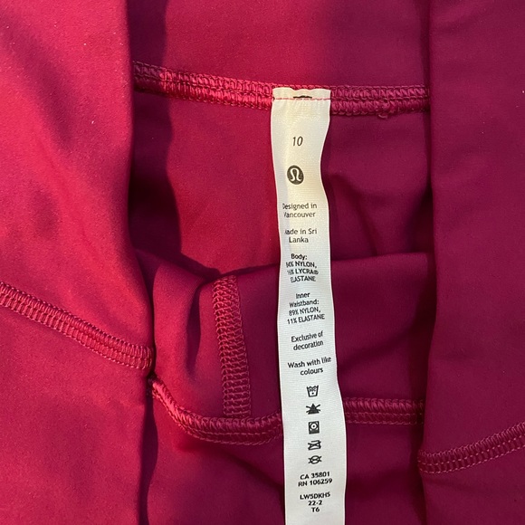 Lulu Lemon Cropped Leggings Magenta Size 10 - Picture 3 of 3